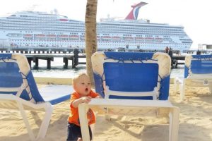 ¿A qué edad puede un bebé viajar en crucero?